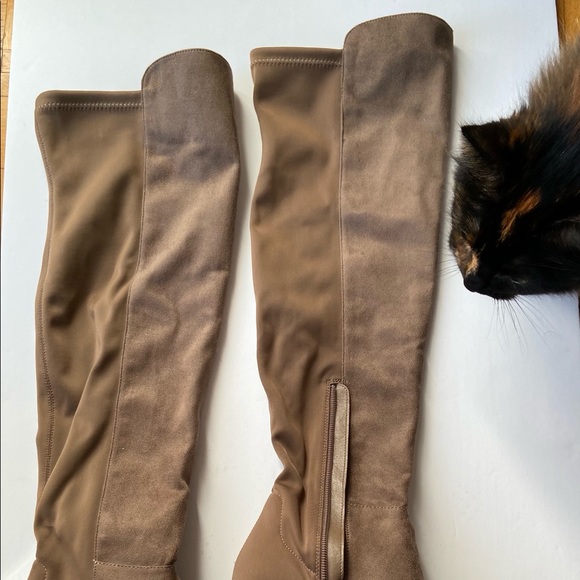 Boots - Picture 4 of 5